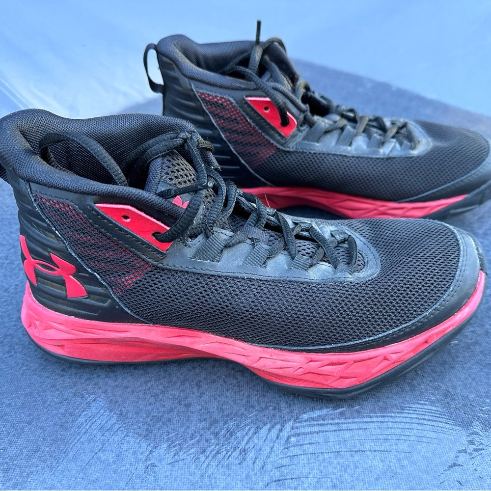 Under Armour girls basketball shoes size 8
